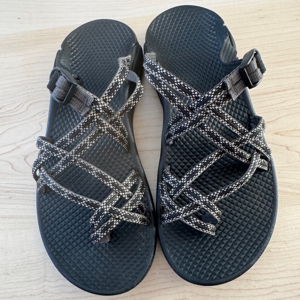Chaco Z/2 classic black sandal-Like new size 6